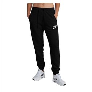 Women’s Nike jogger sweatpants